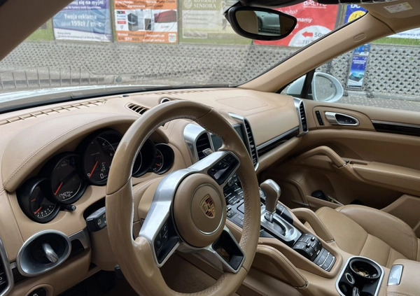 Porsche Cayenne cena 229000 przebieg: 175000, rok produkcji 2017 z Gdańsk małe 781